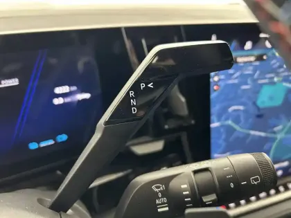 Photo 21 Renault Espace  E-Tech full hybrid 200 GSR2