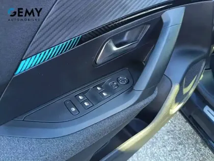 Photo 12 Peugeot 2008  PureTech 100 S&S BVM6