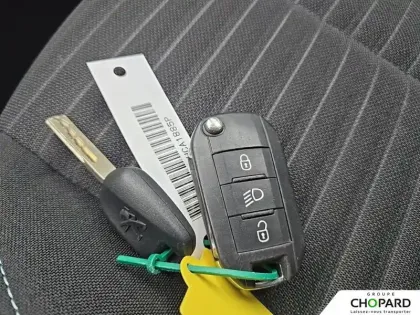 Photo 20 Peugeot 208  PureTech 100 S&S BVM6