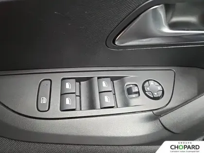 Photo 23 Peugeot 2008  Electrique 136 ch