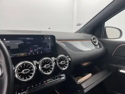 Photo 93 Mercedes Classe B  250 e 8G-DCT