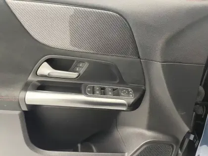 Photo 81 Mercedes GLA  200 d 8G-DCT