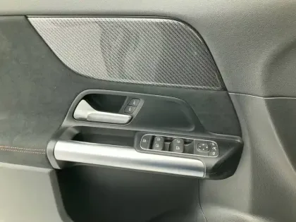 Photo 16 Mercedes GLA  200 d 8G-DCT