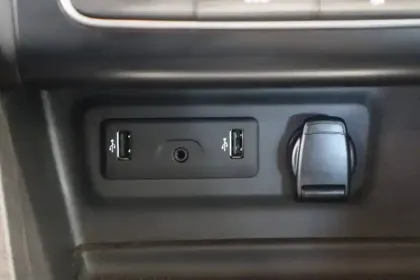 Photo 34 Renault Megane Mégane IV Berline TCe 140 FAP