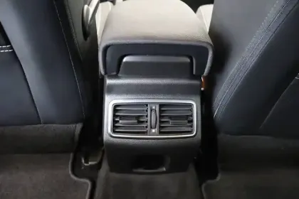 Photo 35 Renault Megane Mégane IV Berline TCe 140 FAP