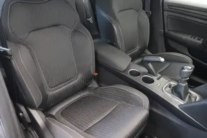 Photo 17 Renault Megane Mégane IV Berline TCe 140 FAP