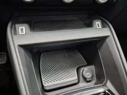 Photo 13 Citroën C4 e- 136 ch Automatique