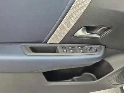 Photo 21 Citroën C4 e- 136 ch Automatique