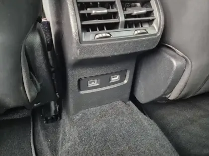 Photo 20 Citroën C4 e- 136 ch Automatique