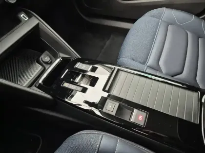 Photo 12 Citroën C4 e- 136 ch Automatique