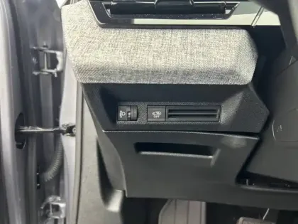 Photo 18 Peugeot 3008  Hybrid 145 e-DCS6