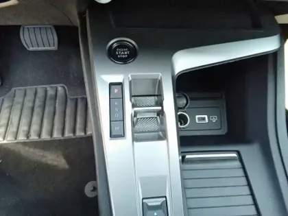 Photo 13 Peugeot 308  SW Hybrid 145 e-DCS6