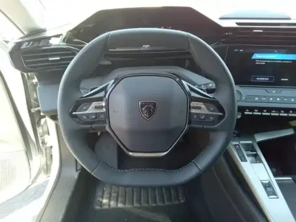 Photo 8 Peugeot 308  SW Hybrid 145 e-DCS6