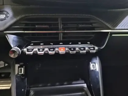 Photo 88 Peugeot 208  PureTech 130 S&S EAT8