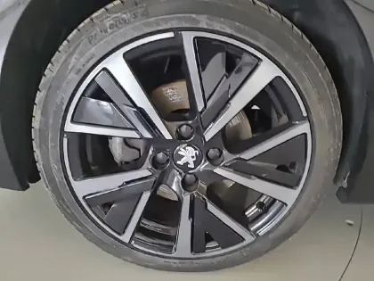 Photo 76 Peugeot 208  PureTech 130 S&S EAT8