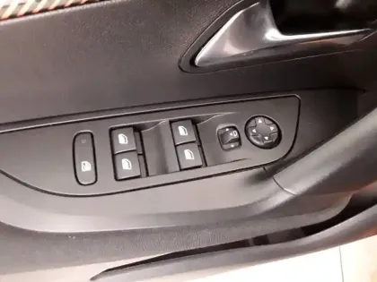 Photo 21 Peugeot 2008  BlueHDi 110 S&S BVM6