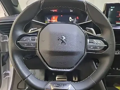 Photo 8 Peugeot 2008  PureTech 130 S&S EAT8