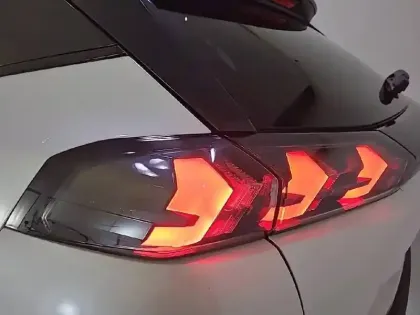 Photo 16 Peugeot 2008  PureTech 130 S&S EAT8