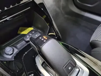 Photo 13 Peugeot 2008  PureTech 130 S&S EAT8