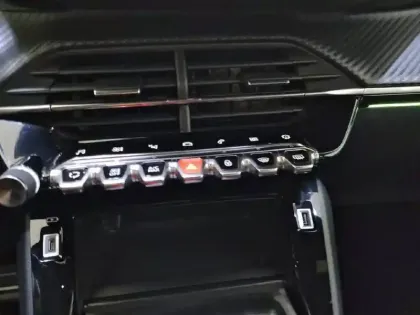 Photo 24 Peugeot 2008  PureTech 130 S&S EAT8