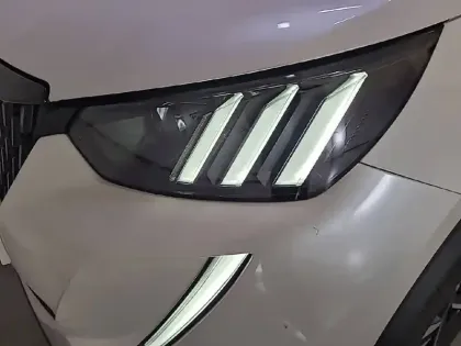 Photo 15 Peugeot 2008  PureTech 130 S&S EAT8