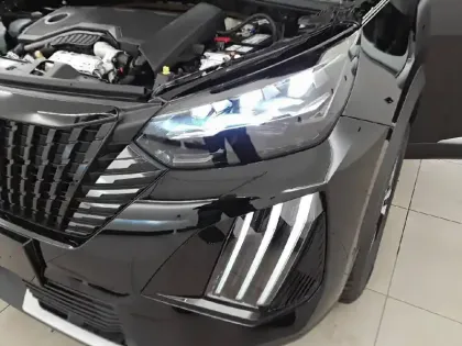 Photo 36 Peugeot 2008  Hybrid 145 e-DCS6