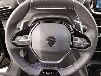 Photo 50 Peugeot 2008  Hybrid 145 e-DCS6