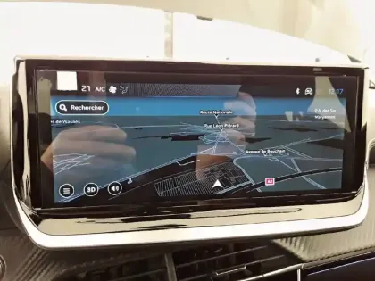 Photo 56 Peugeot 2008  Hybrid 145 e-DCS6