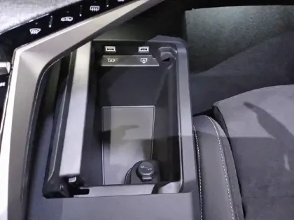 Photo 29 Peugeot 3008  Hybrid 136 e-DCS6