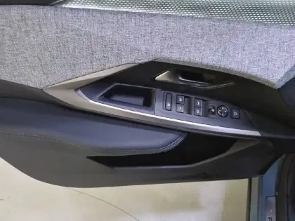 Photo 30 Peugeot 3008  Hybrid 136 e-DCS6