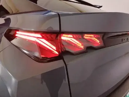 Photo 16 Peugeot 3008  Hybrid 136 e-DCS6