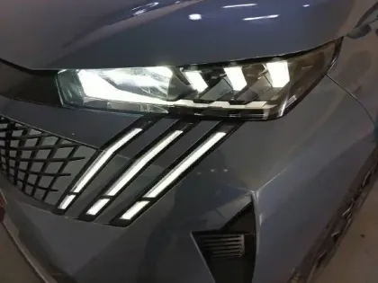 Photo 15 Peugeot 3008  Hybrid 136 e-DCS6