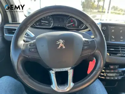 Photo 14 Peugeot 2008  PureTech 130ch S&S EAT6