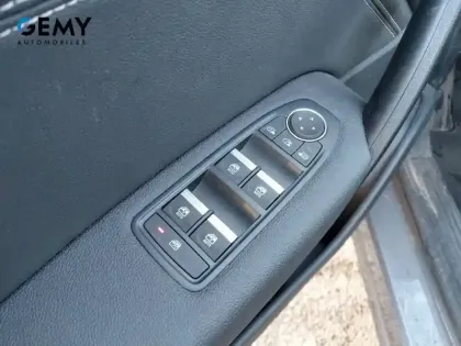 Photo 12 Renault Captur  E-Tech full hybrid 145