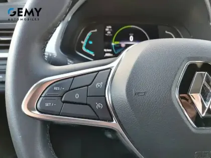 Photo 17 Renault Captur  E-Tech full hybrid 145