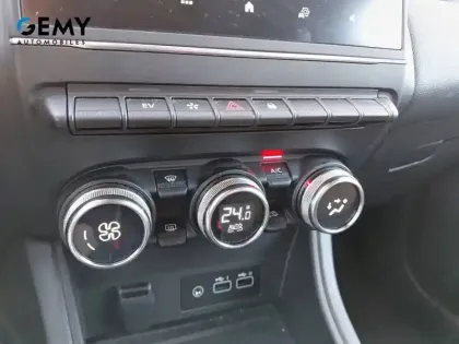 Photo 22 Renault Captur  E-Tech full hybrid 145