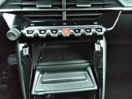 Photo 19 Peugeot 208  Hybrid 110 e-DCS6