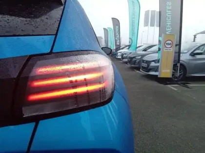 Photo 16 Peugeot 208  Hybrid 110 e-DCS6