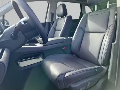 Photo 43 Leapmotor C10  REEV 28.4 kWh - 158 kW