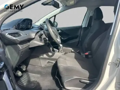 Photo 42 Peugeot 208  PureTech 82ch S&S BVM5 6.2 Evap