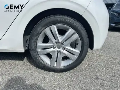 Photo 10 Peugeot 208  PureTech 82ch S&S BVM5 6.2 Evap