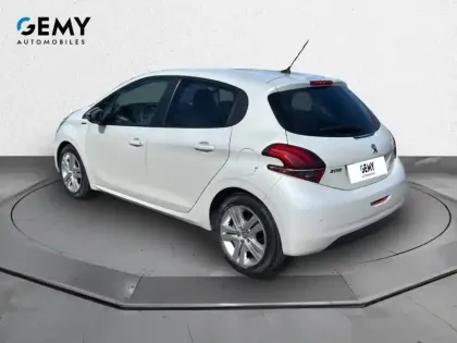 Photo 57 Peugeot 208  PureTech 82ch S&S BVM5 6.2 Evap
