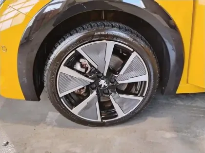 Photo 8 Peugeot 208  Electrique 50 kWh 136ch