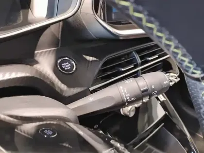 Photo 21 Peugeot 208  Electrique 50 kWh 136ch