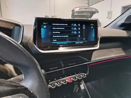 Photo 18 Peugeot 208  Electrique 50 kWh 136ch