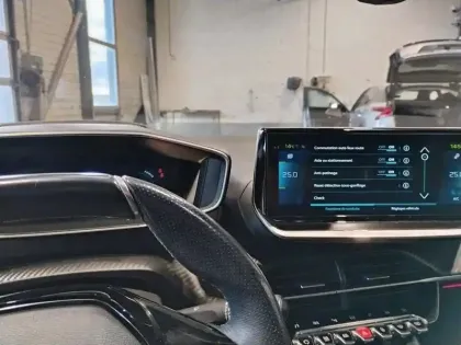 Photo 9 Peugeot 208  Electrique 50 kWh 136ch