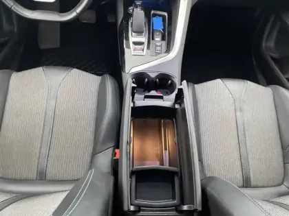 Photo 88 Peugeot 3008  Hybrid 225 e-EAT8