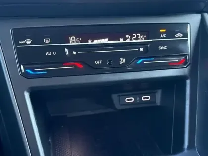 Photo 24 Volkswagen Taigo  1.0 TSI 110 DSG7