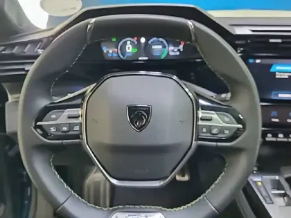 Photo 8 Peugeot 408  PHEV 225 e-EAT8