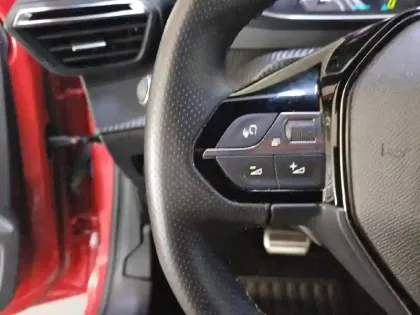 Photo 27 Peugeot 208  Electrique 50 kWh 136ch